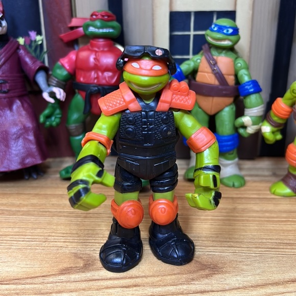Lot of 5 Teenage Mutant Ninja Turtles Action Figures - Picture 4 of 7